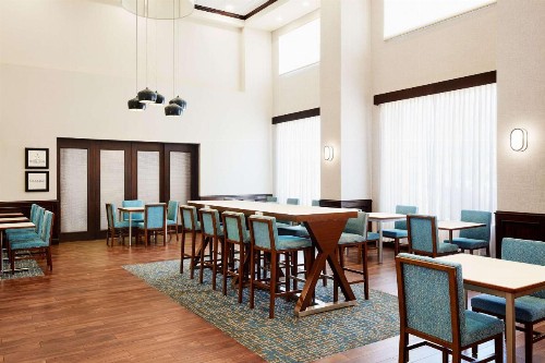 Hampton Inn & Suites Ridgecrest - image 3