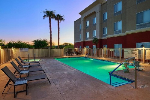 Hampton Inn & Suites Ridgecrest - image 4