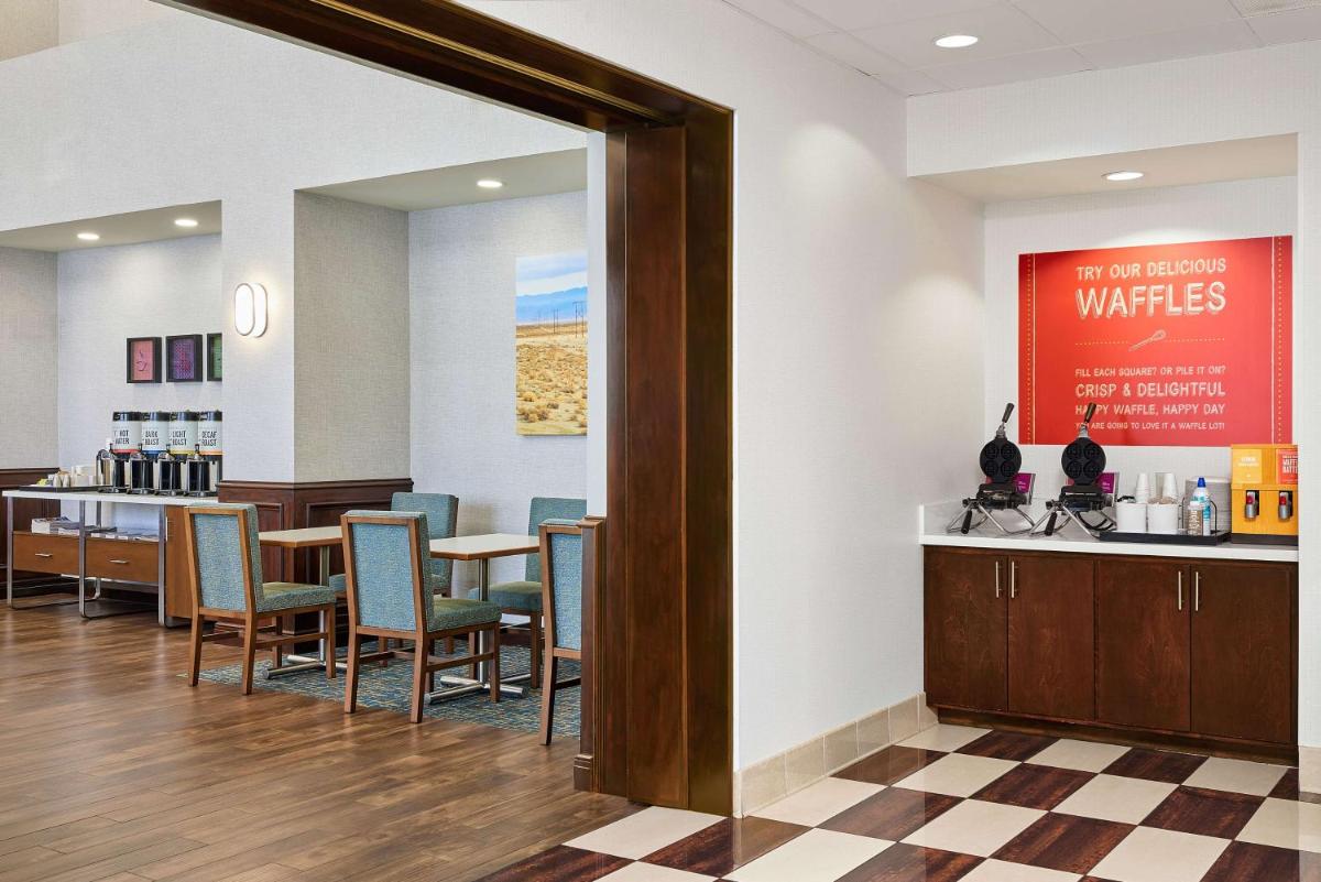 Hampton Inn & Suites Ridgecrest - image 6