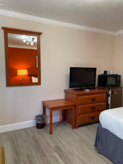 Oasis Inn & Suites - image 18