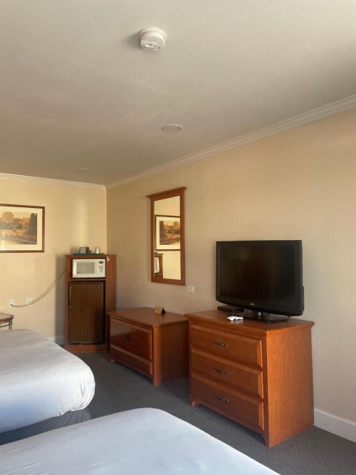Oasis Inn & Suites - image 32