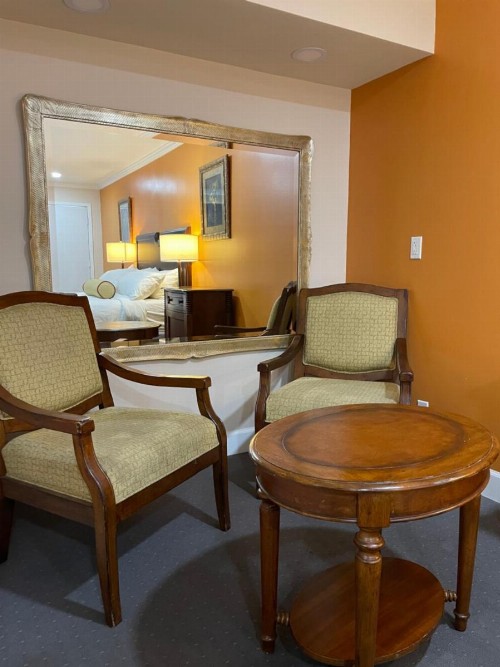 Oasis Inn & Suites - image 5
