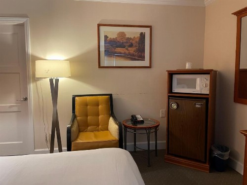 Oasis Inn & Suites - image 6