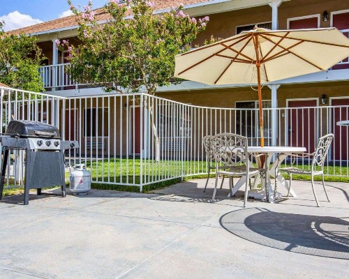 Clarion Inn Ridgecrest - image 38