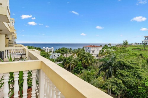 Two bedroom villa Penthouse rooftop terrace steps from Sandy Beach PRV 301Sandy Beach and the west