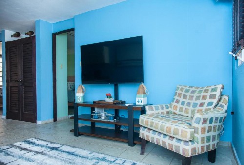 Two bedroom villa Penthouse rooftop terrace steps from Sandy Beach PRV 301Sandy Beach and the west - image 17