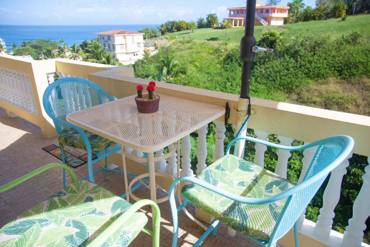 Two bedroom villa Penthouse rooftop terrace steps from Sandy Beach PRV 301Sandy Beach and the west - image 2