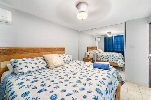 Two bedroom villa Penthouse rooftop terrace steps from Sandy Beach PRV 301Sandy Beach and the west - image 22