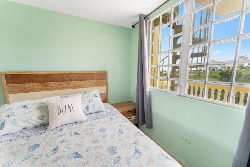 Two bedroom villa Penthouse rooftop terrace steps from Sandy Beach PRV 301Sandy Beach and the west - image 3