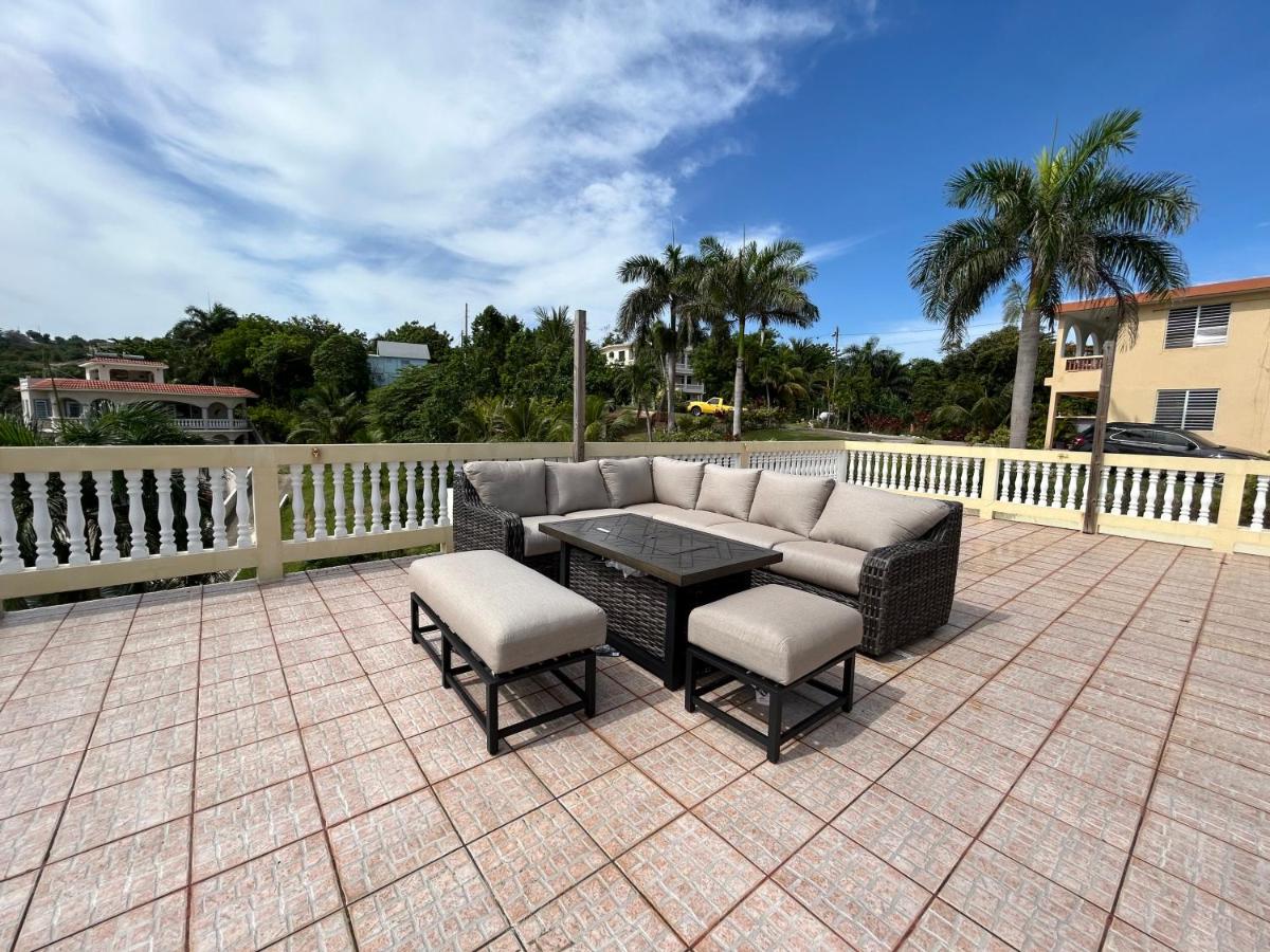 Two bedroom villa Penthouse rooftop terrace steps from Sandy Beach PRV 301Sandy Beach and the west - image 7