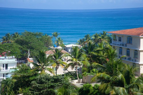 Two bedroom villa Penthouse rooftop terrace steps from Sandy Beach PRV 301Sandy Beach and the west - image 9