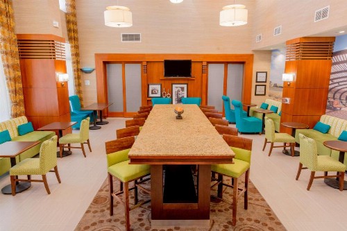Hampton Inn & Suites Riverside/Corona East - image 3