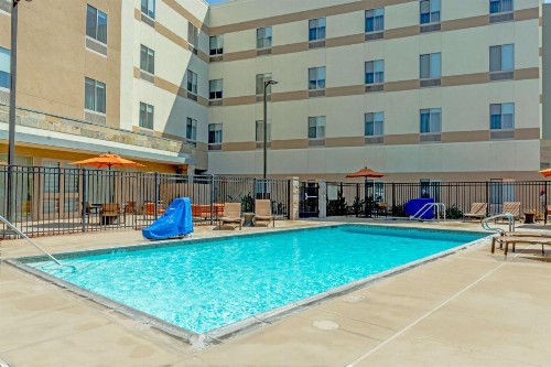 Hampton Inn & Suites Riverside/Corona East - image 7