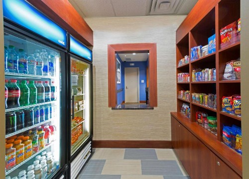 Hampton Inn & Suites Riverside/Corona East - image 9