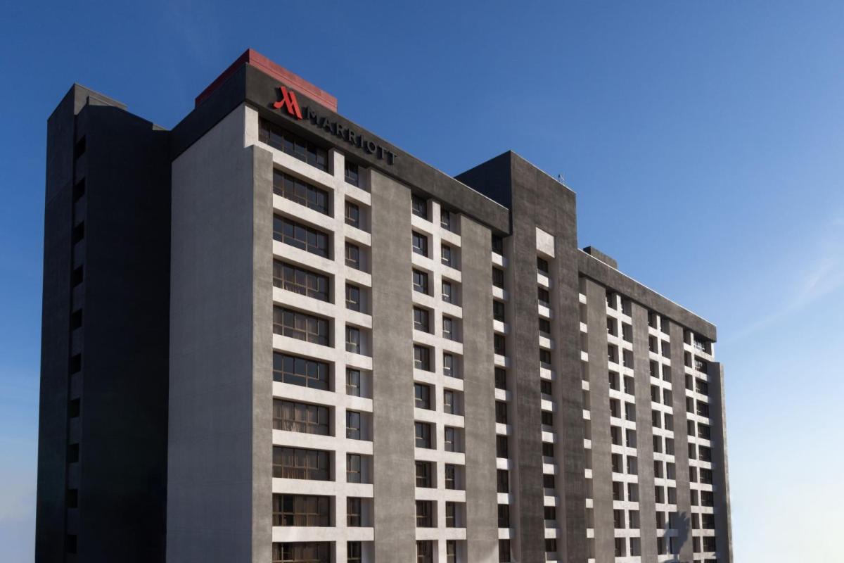 Marriott Riverside at the Convention Center - image 4