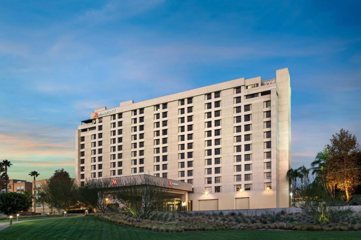 Marriott Riverside at the Convention Center - image 5