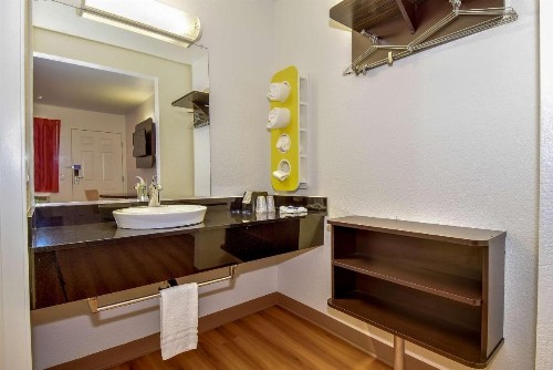 Motel 6-Riverside CA - South - image 10