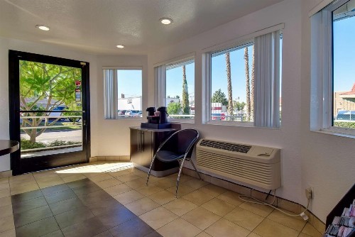 Motel 6-Riverside CA - South - image 11