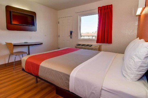 Motel 6-Riverside CA - South - image 14