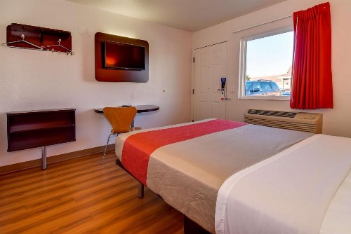 Motel 6-Riverside CA - South - image 15