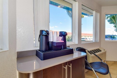 Motel 6-Riverside CA - South - image 6