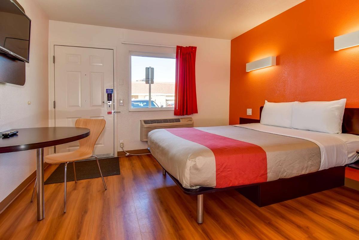 Motel 6-Riverside CA - South - image 7