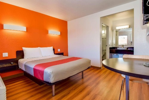 Motel 6-Riverside CA - South - image 8