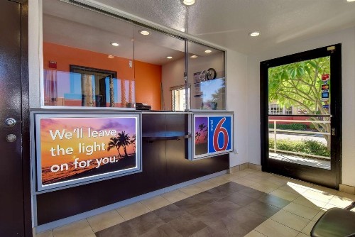 Motel 6-Riverside CA - South - image 9