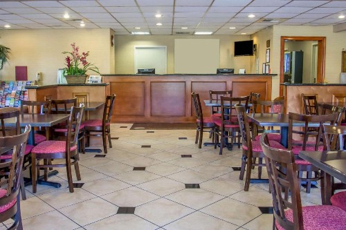 Quality Inn Riverside near UCR and Downtown - image 17