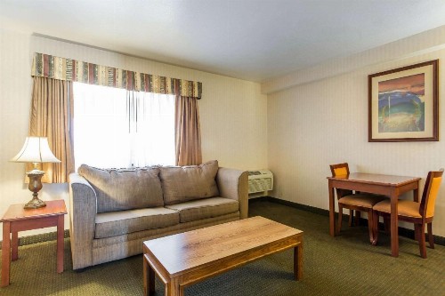 Econo Lodge Inn & Suites Riverside - Corona - image 21