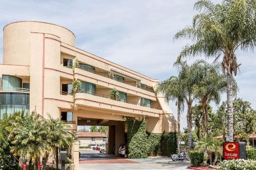 Econo Lodge Inn & Suites Riverside - Corona - image 3