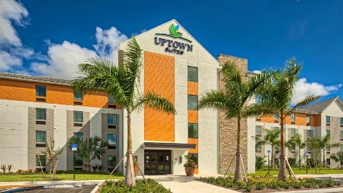 Uptown Suites Extended Stay Tampa FL- Riverview - image 4