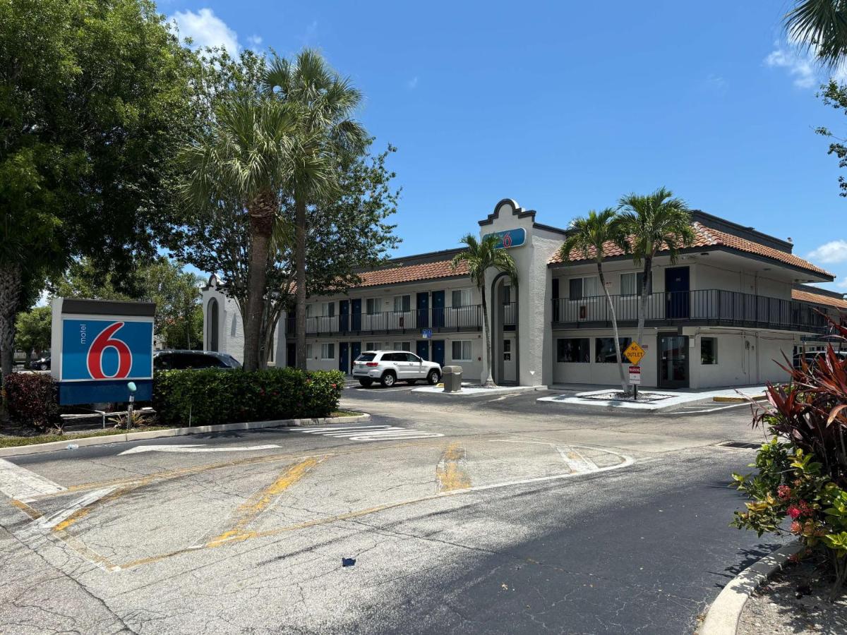 Travelodge by Wyndham Riviera Beach/West Palm - main image