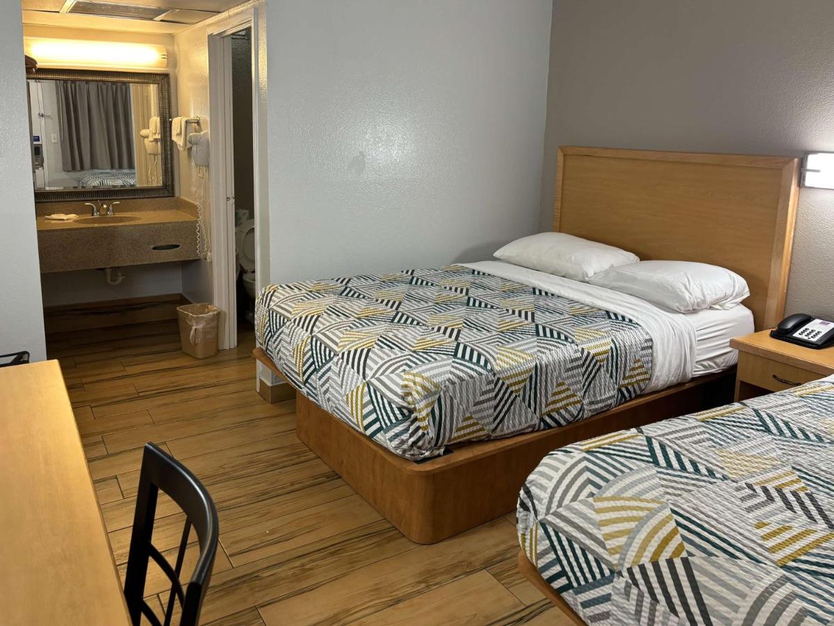 Travelodge by Wyndham Riviera Beach/West Palm - image 4