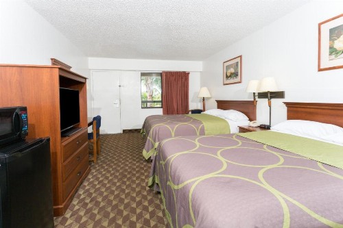 Super 8 by Wyndham Riviera Beach West Palm Beach - image 8
