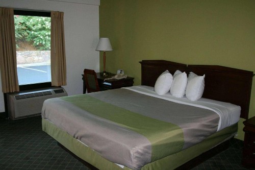 Travelodge by Wyndham Roanoke - image 2