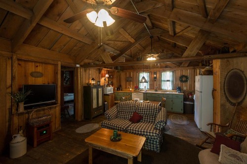 The Hemlock Hide Away - image 4