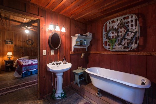 The Hemlock Hide Away - image 5