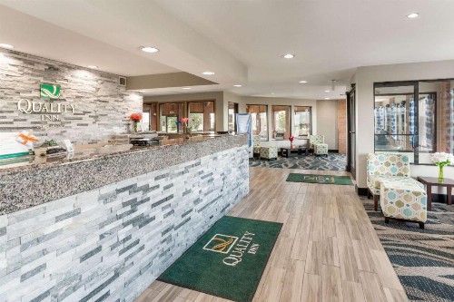 Quality Inn - image 12