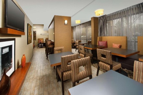Hampton Inn Rochester Greece - image 7