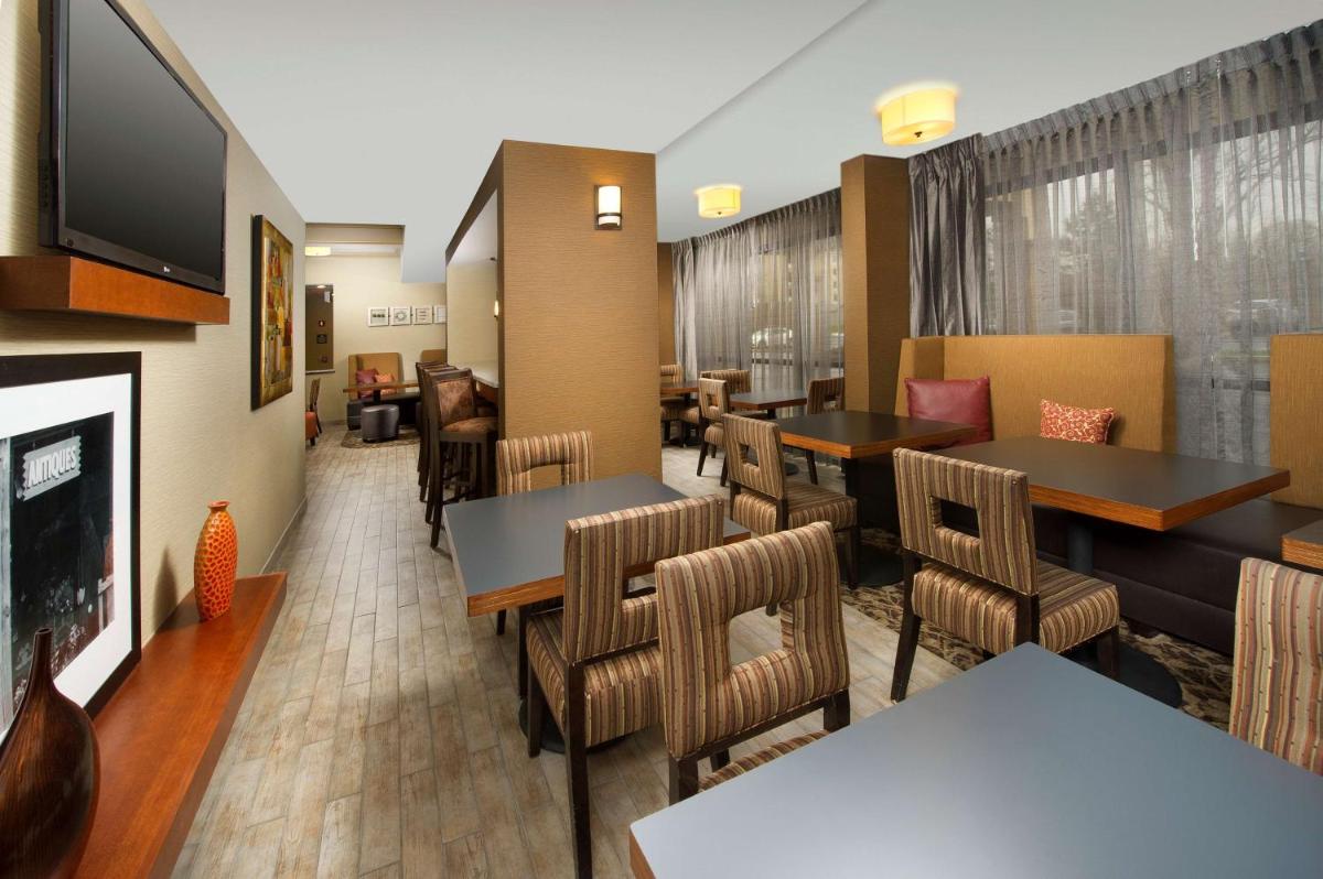 Hampton Inn Rochester Greece - image 7