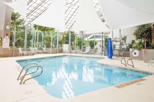 DoubleTree by Hilton Rochester - image 10