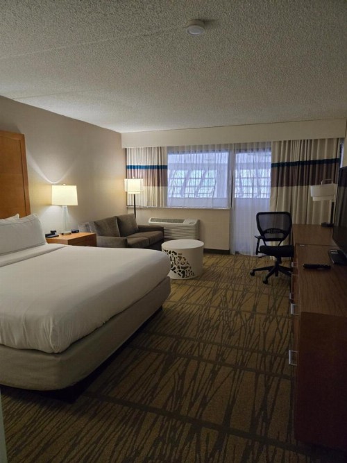 DoubleTree by Hilton Rochester - image 36