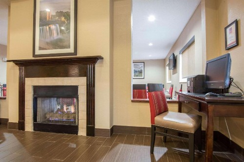 Comfort Suites Rochester - image 16