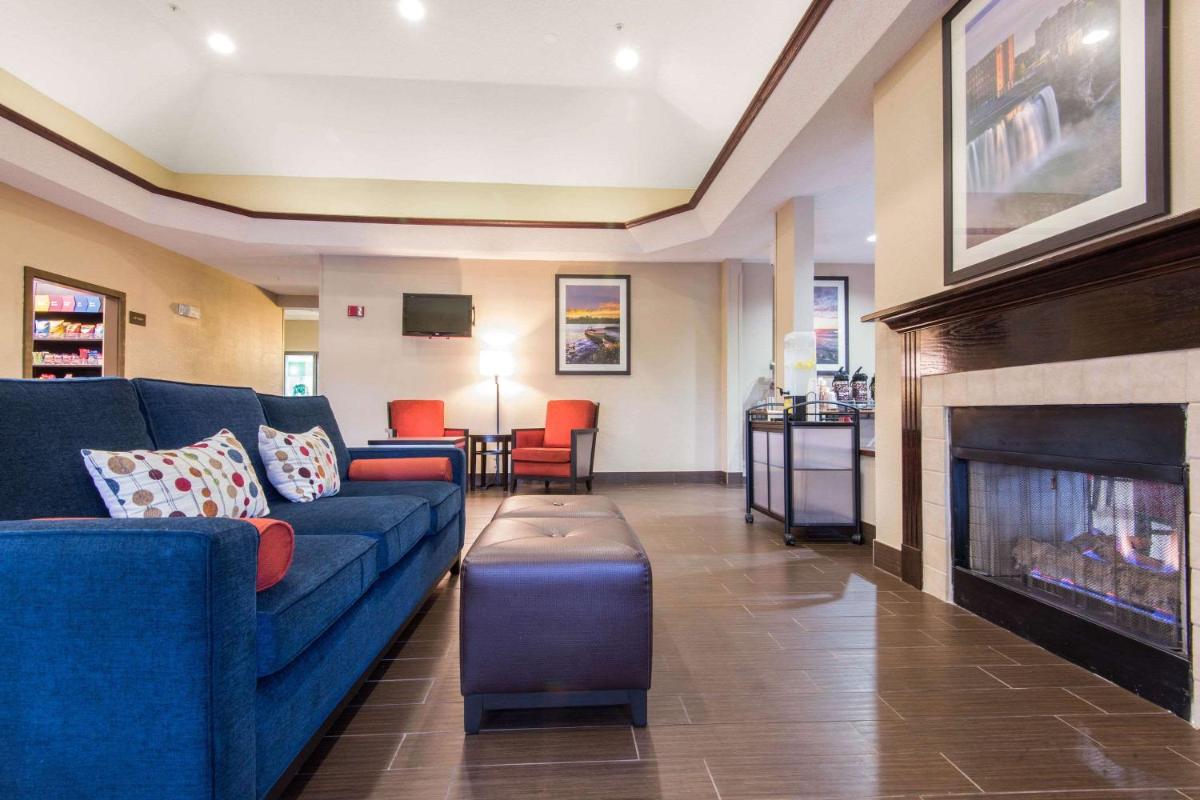 Comfort Suites Rochester - image 2