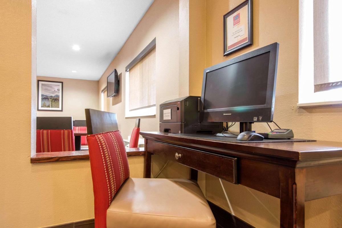 Comfort Suites Rochester - image 7