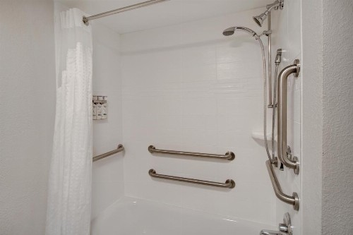 Holiday Inn Express Rochester - University Area an IHG Hotel - image 12