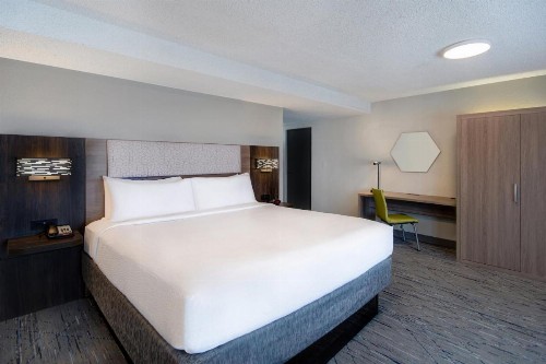 Holiday Inn Express Rochester - University Area an IHG Hotel - image 50
