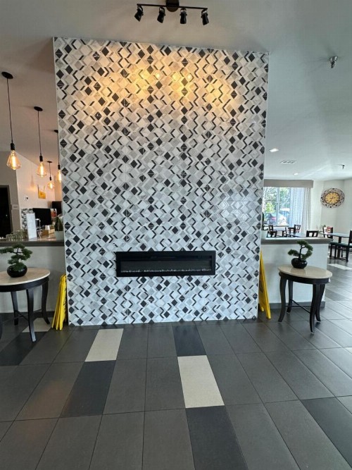 Quality Inn - image 21