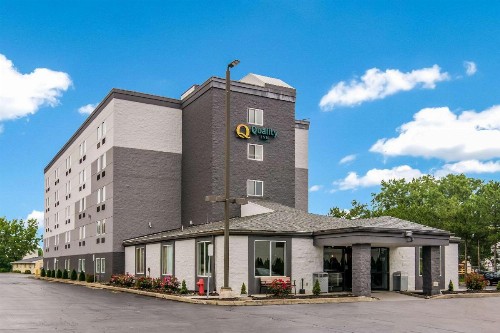 Quality Inn - image 22